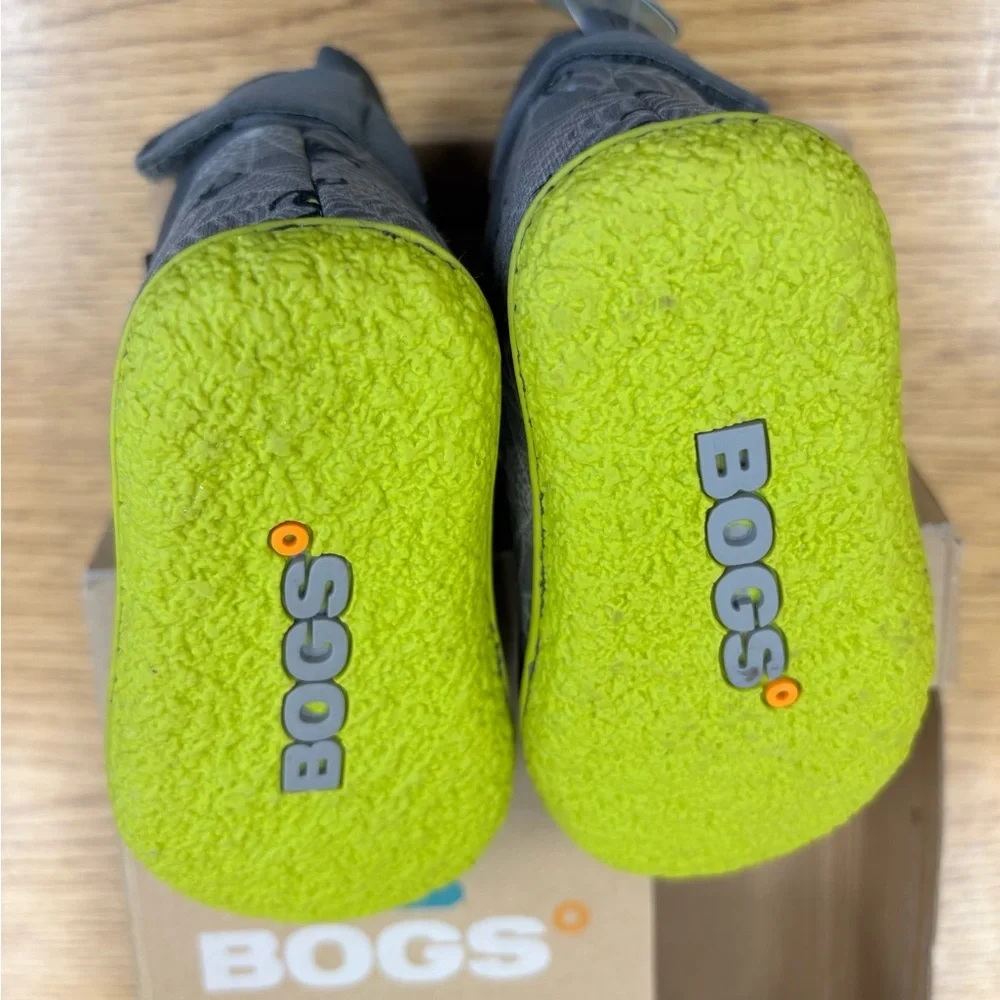Bogs charming gray